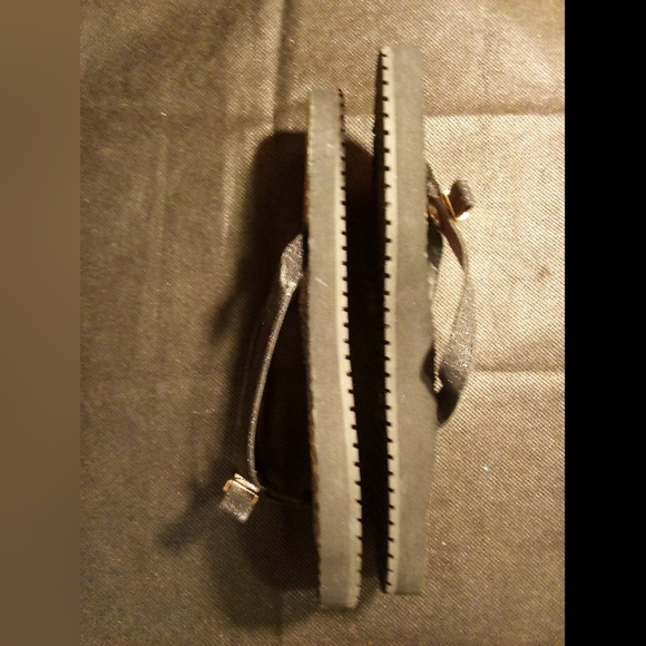 Lindsay Phillips -Floral Design Sandals W/Gold Bow Button Katie #520201, Size 7 - Picture 8 of 11